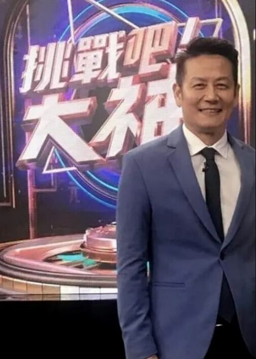 推特【小简喵酱奶糊】三人春晚 - 黑料吃瓜网海报